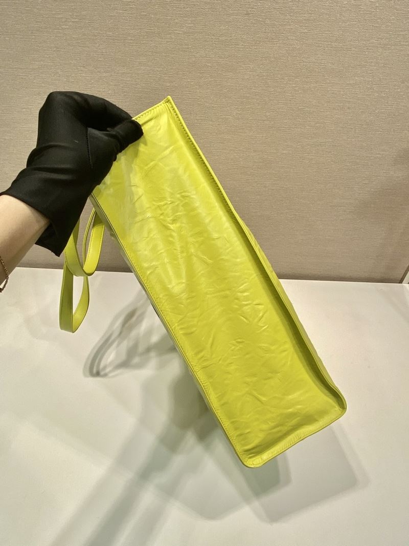Pra*a tote bags